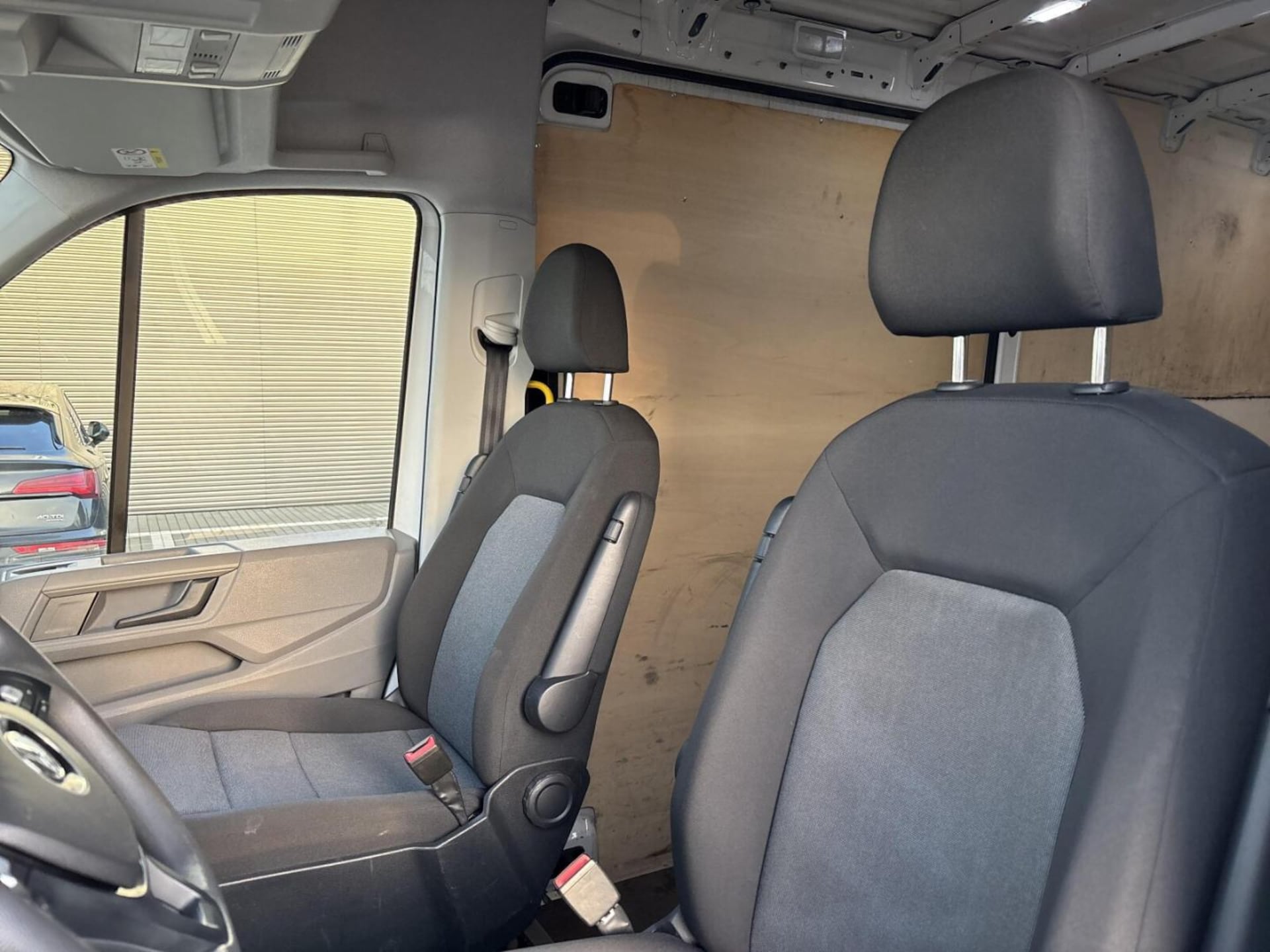 Volkswagen Crafter Furgon średni rozstaw osi