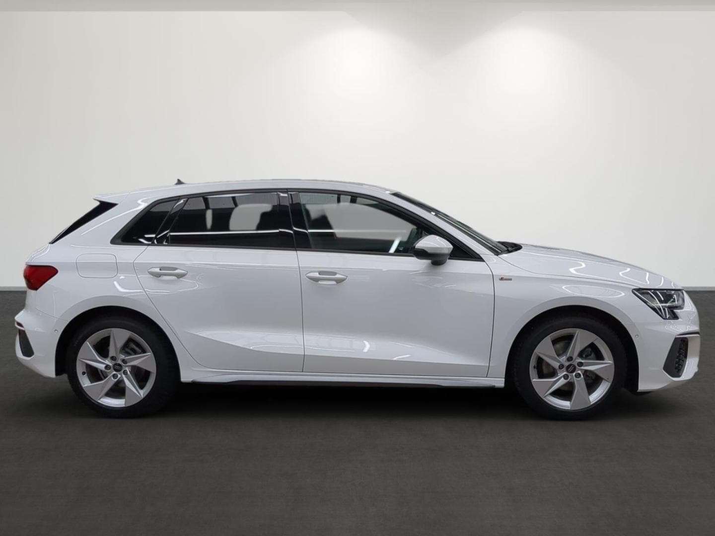 Bild über Audi A3 Sportback S line 30 TFSI S tronic - für weitere Informationen kontaktieren Sie den Audi Partner