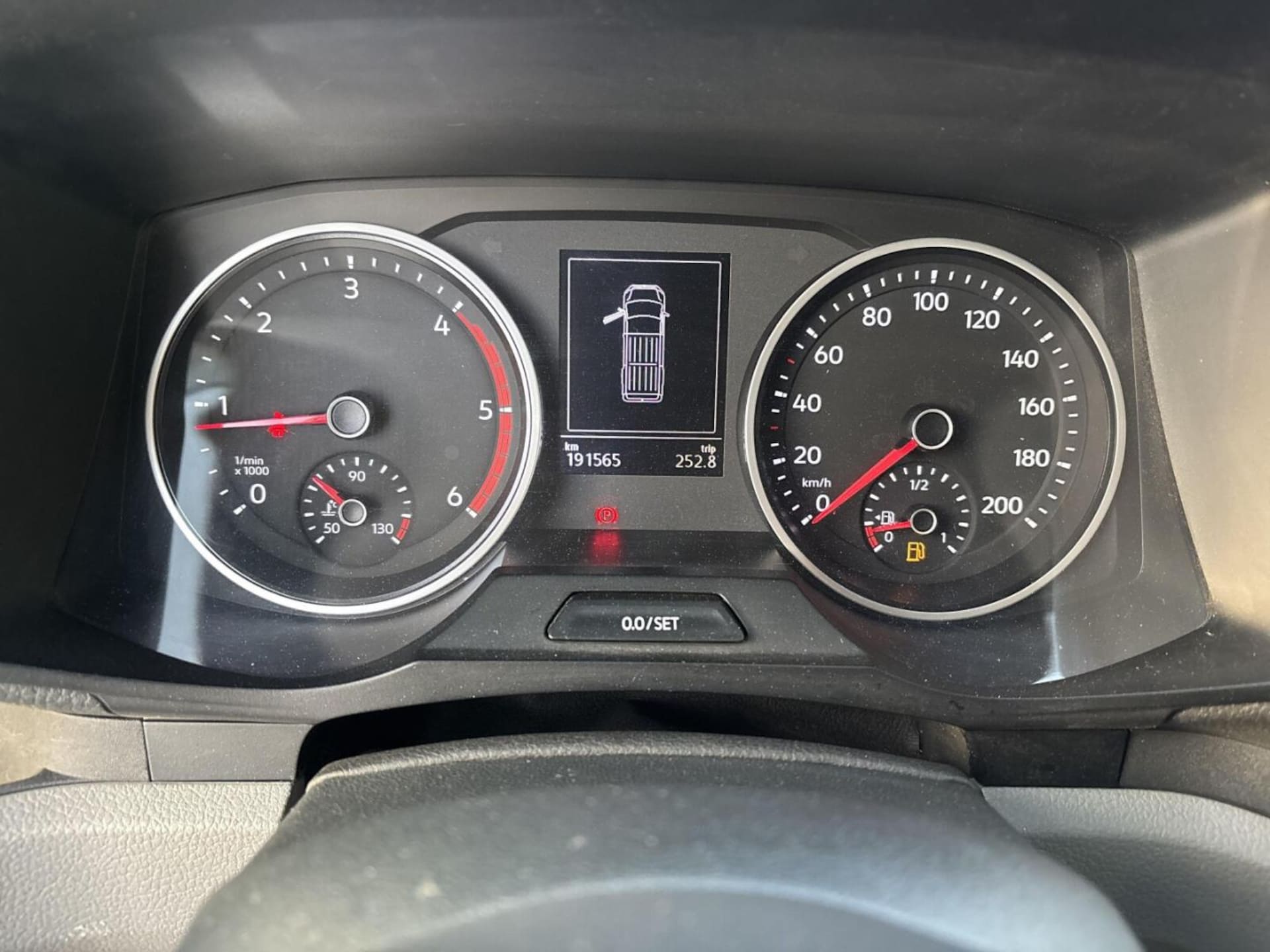 Volkswagen Crafter Furgon średni rozstaw osi