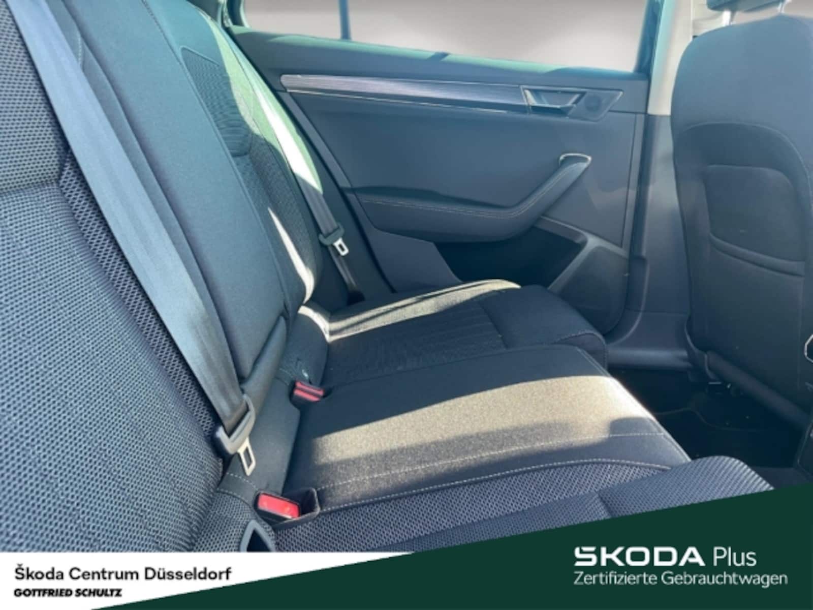 Škoda Superb Combi – Bild 8