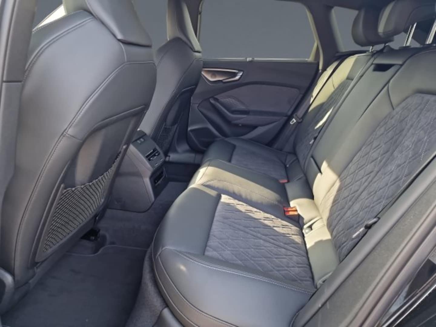 Bild über Audi A5 Avant e-hybrid e-hybrid quattro 220 kW S tronic - für weitere Informationen kontaktieren Sie den Audi Partner