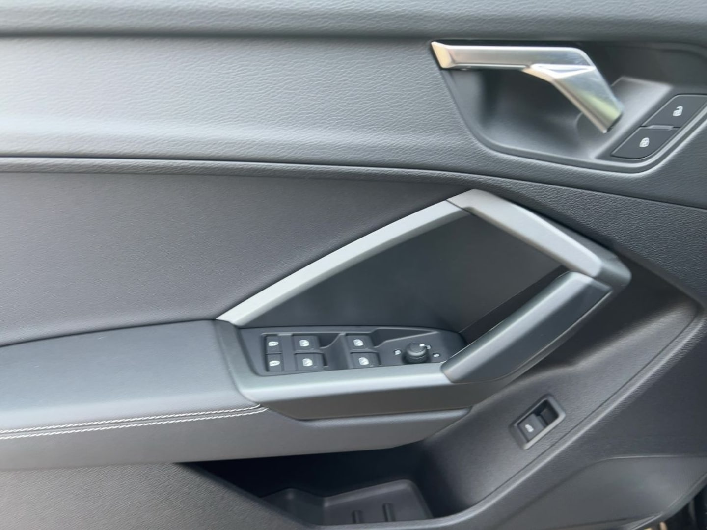 Bild über Audi Q3 S line 35 TFSI S tronic - für weitere Informationen kontaktieren Sie den Audi Partner