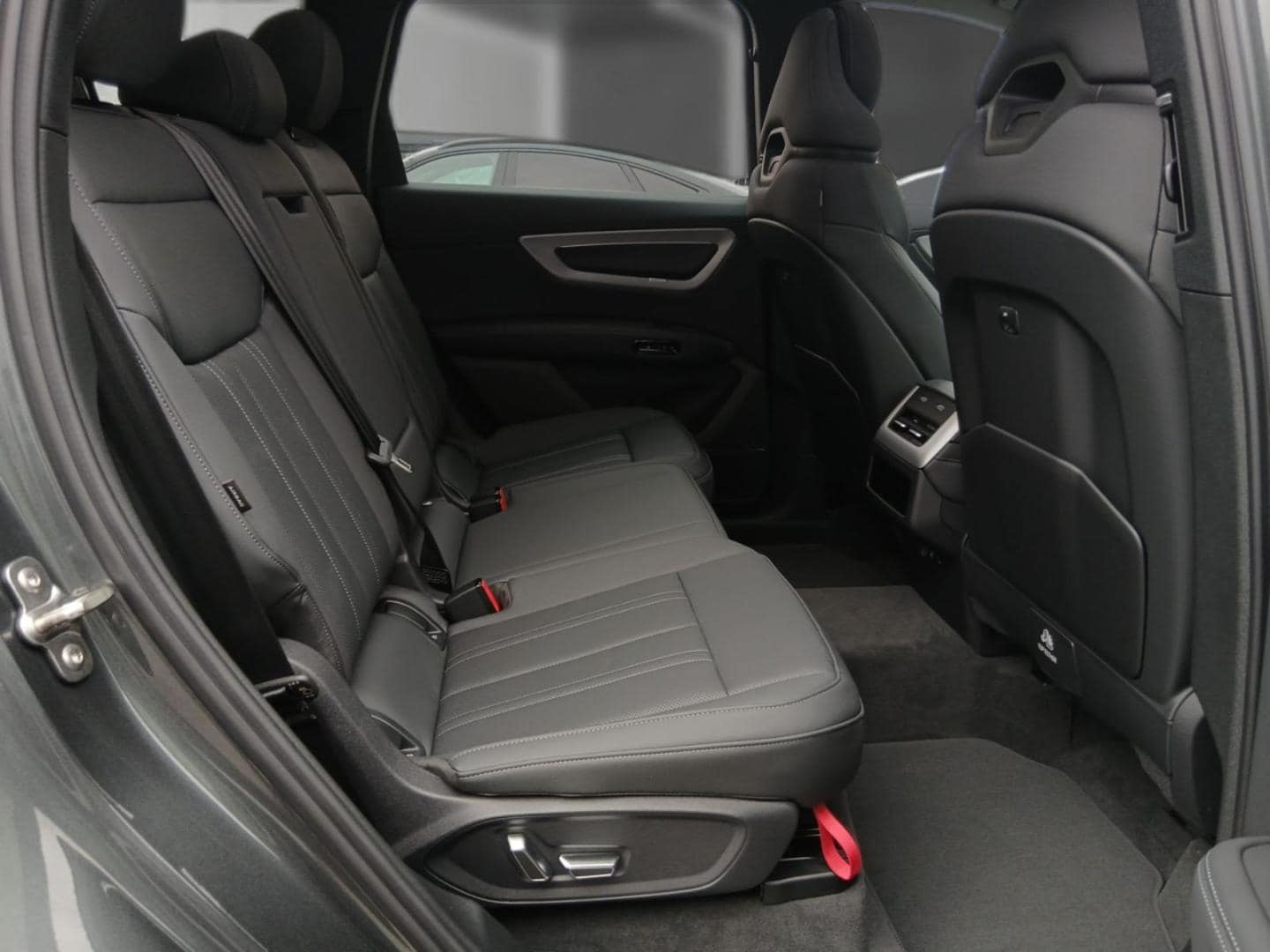 Bild über Audi Q7 SUV TDI quattro 220 kW tiptronic - für weitere Informationen kontaktieren Sie den Audi Partner