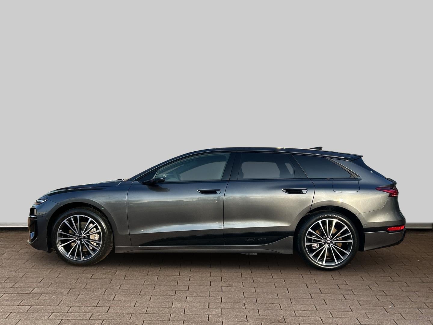 Bild über Audi A6 Avant e-tron e-tron performance - für weitere Informationen kontaktieren Sie den Audi Partner