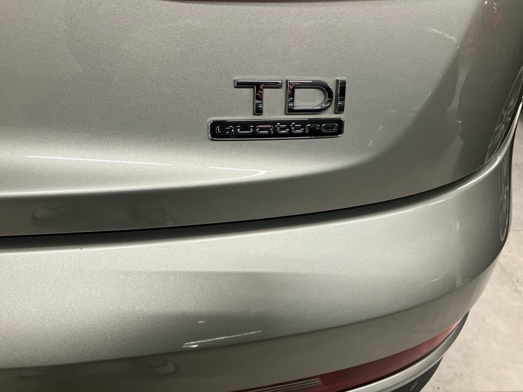 Bild som visar&nbsp;Audi Q3&nbsp;Q3 2.0 TDI quattro 150 hk S tronic - för mer information kontakta din Audi Partner