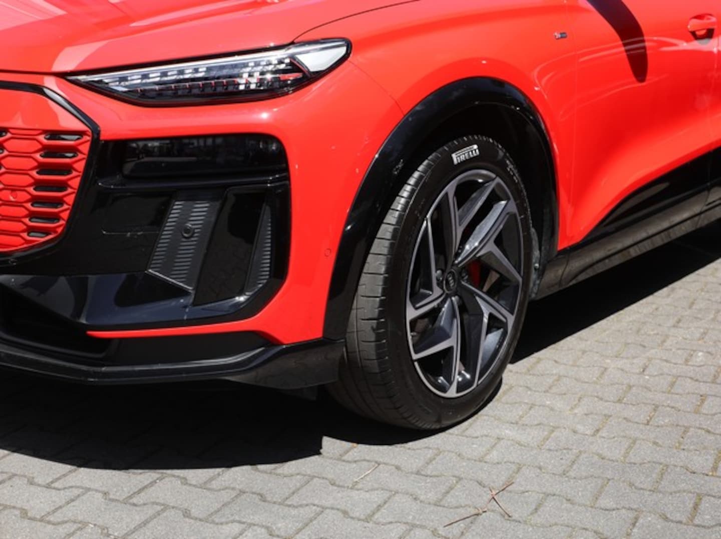Bild über Audi Q6 Sportback e-tron e-tron performance - für weitere Informationen kontaktieren Sie den Audi Partner