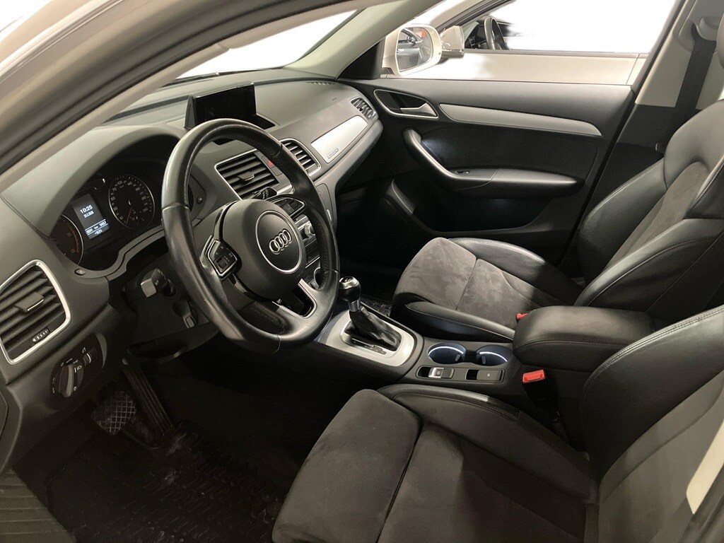 Bild som visar&nbsp;Audi Q3&nbsp;Q3 2.0 TDI quattro 150 hk S tronic - för mer information kontakta din Audi Partner