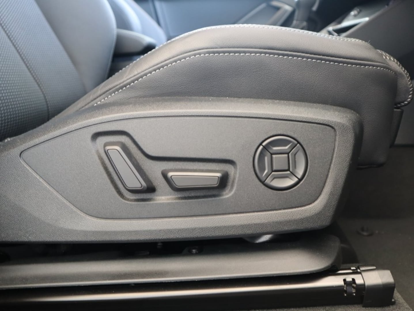 Audi Q3 35 TFSI S line 110(150) kW(PS) S tronic for more details contact your dealer