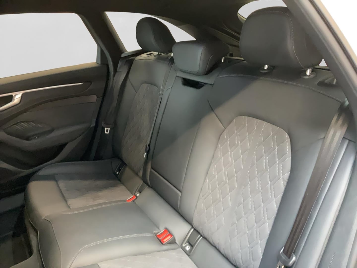 Bild über Audi A6 Avant edition one TDI quattro 150 kW S tronic - für weitere Informationen kontaktieren Sie den Audi Partner