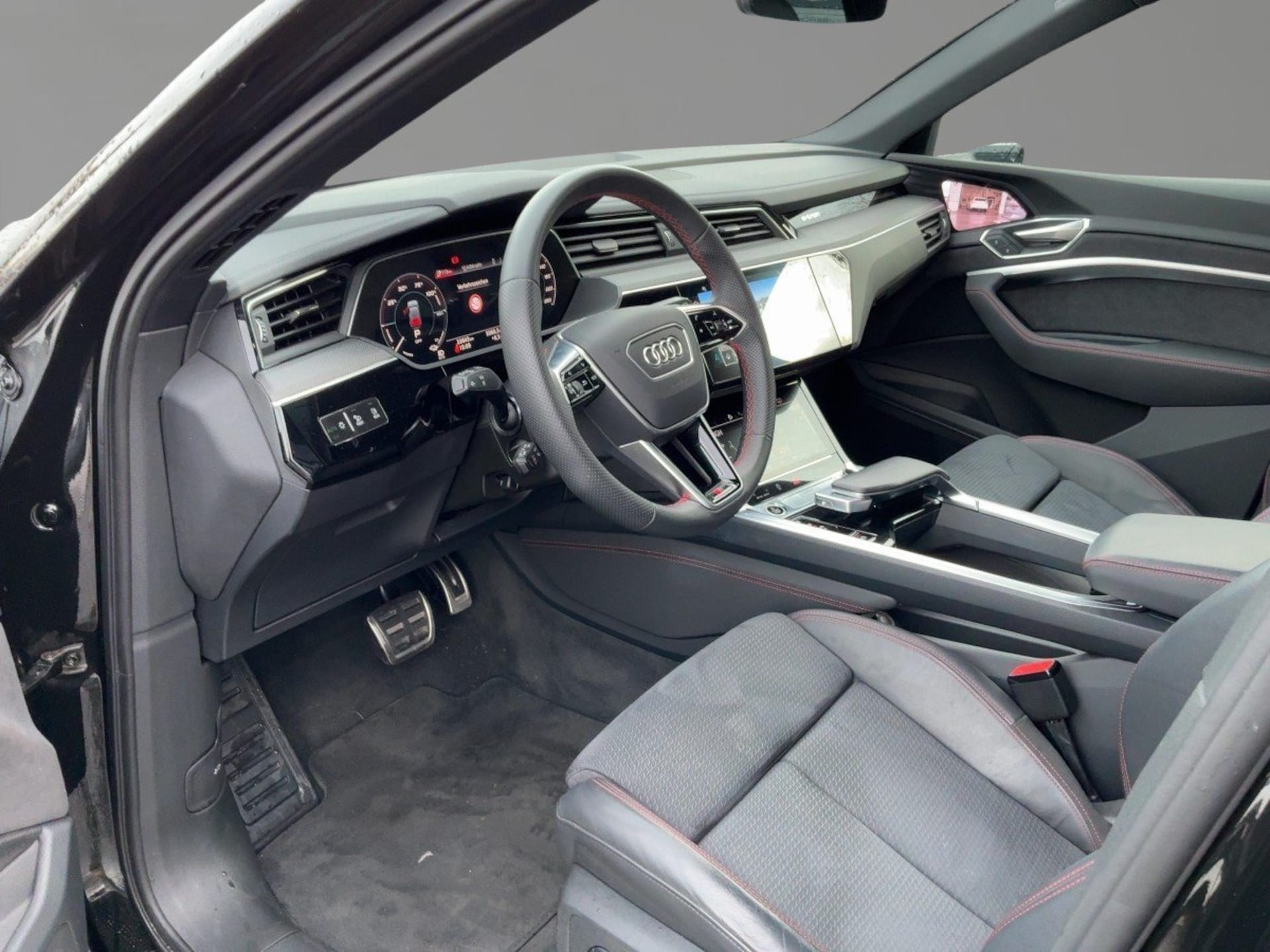 Audi Q8 e-tron S line