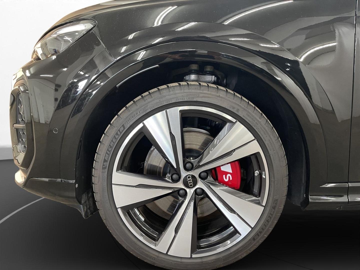 Bild über Audi SQ5 Sportback edition one mit Akzenten mythosschwarz TFSI 270 kW S tronic - für weitere Informationen kontaktieren Sie den Audi Partner