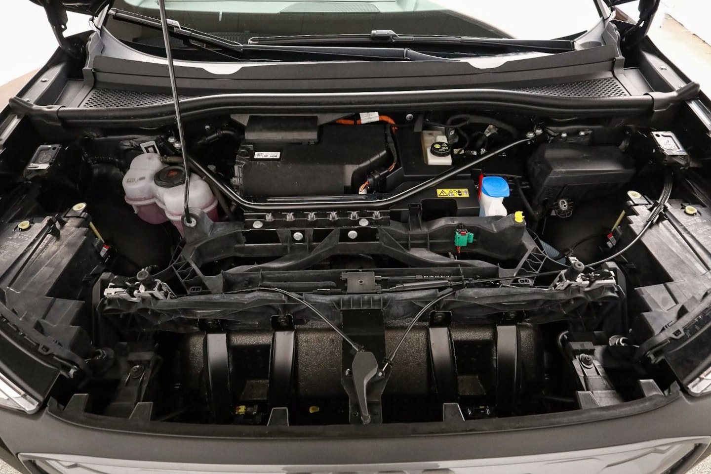 Bild über Audi Q4 e-tron 40 e-tron - für weitere Informationen kontaktieren Sie den Audi Partner