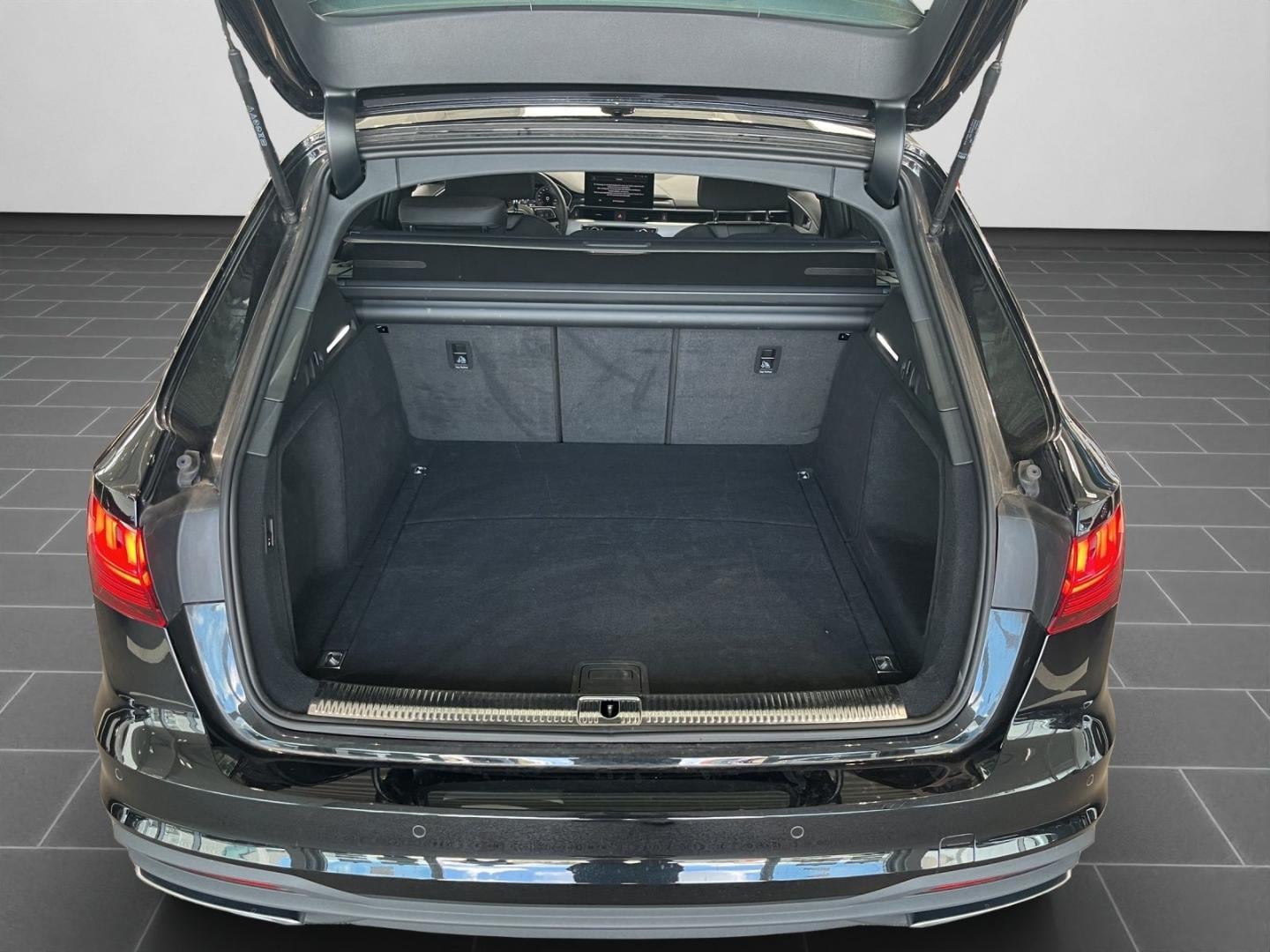 Bild über Audi A4 Avant 35 TFSI S tronic - für weitere Informationen kontaktieren Sie den Audi Partner