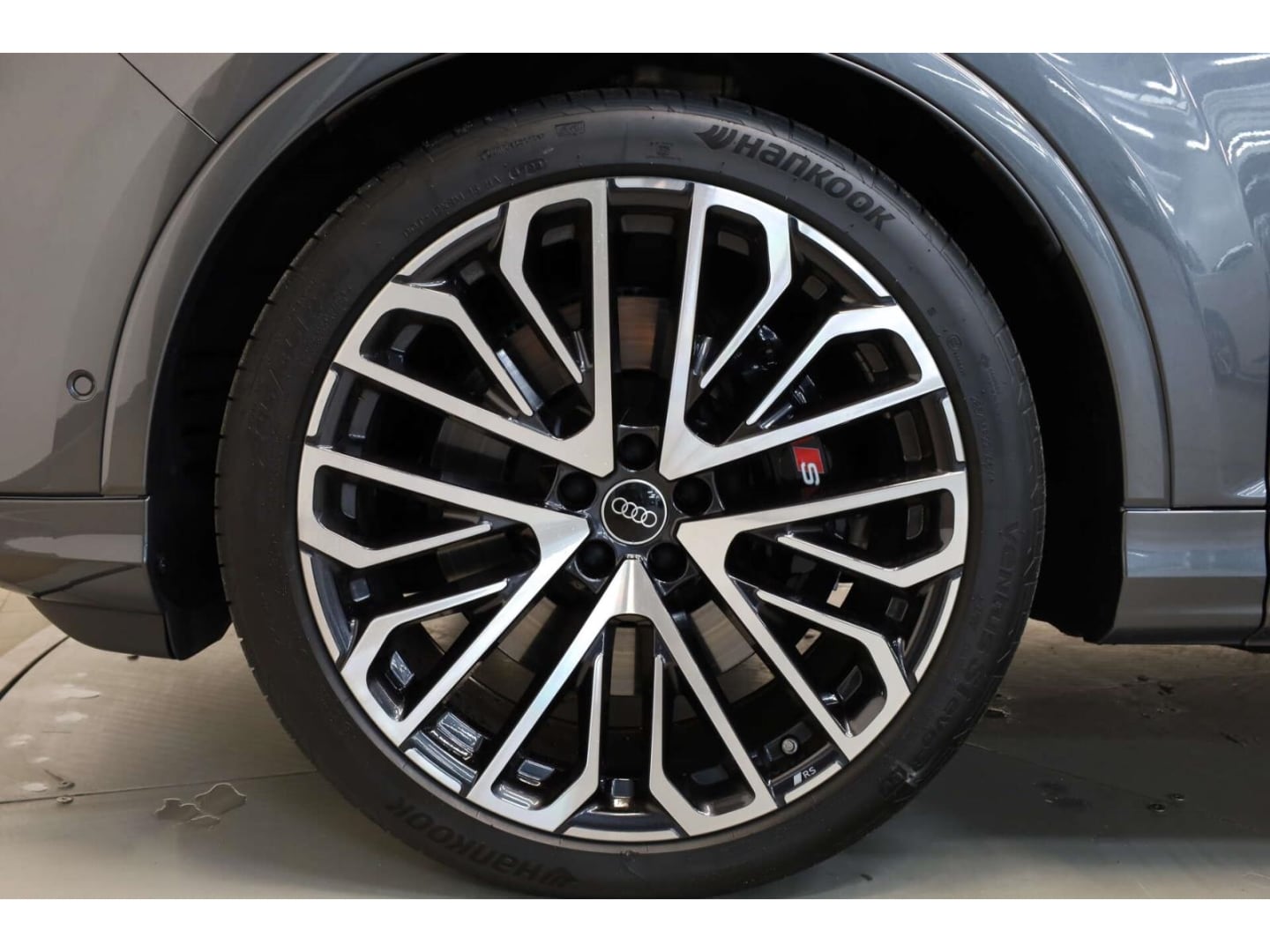 Bild über Audi SQ7 SUV TFSI quattro tiptronic - für weitere Informationen kontaktieren Sie den Audi Partner