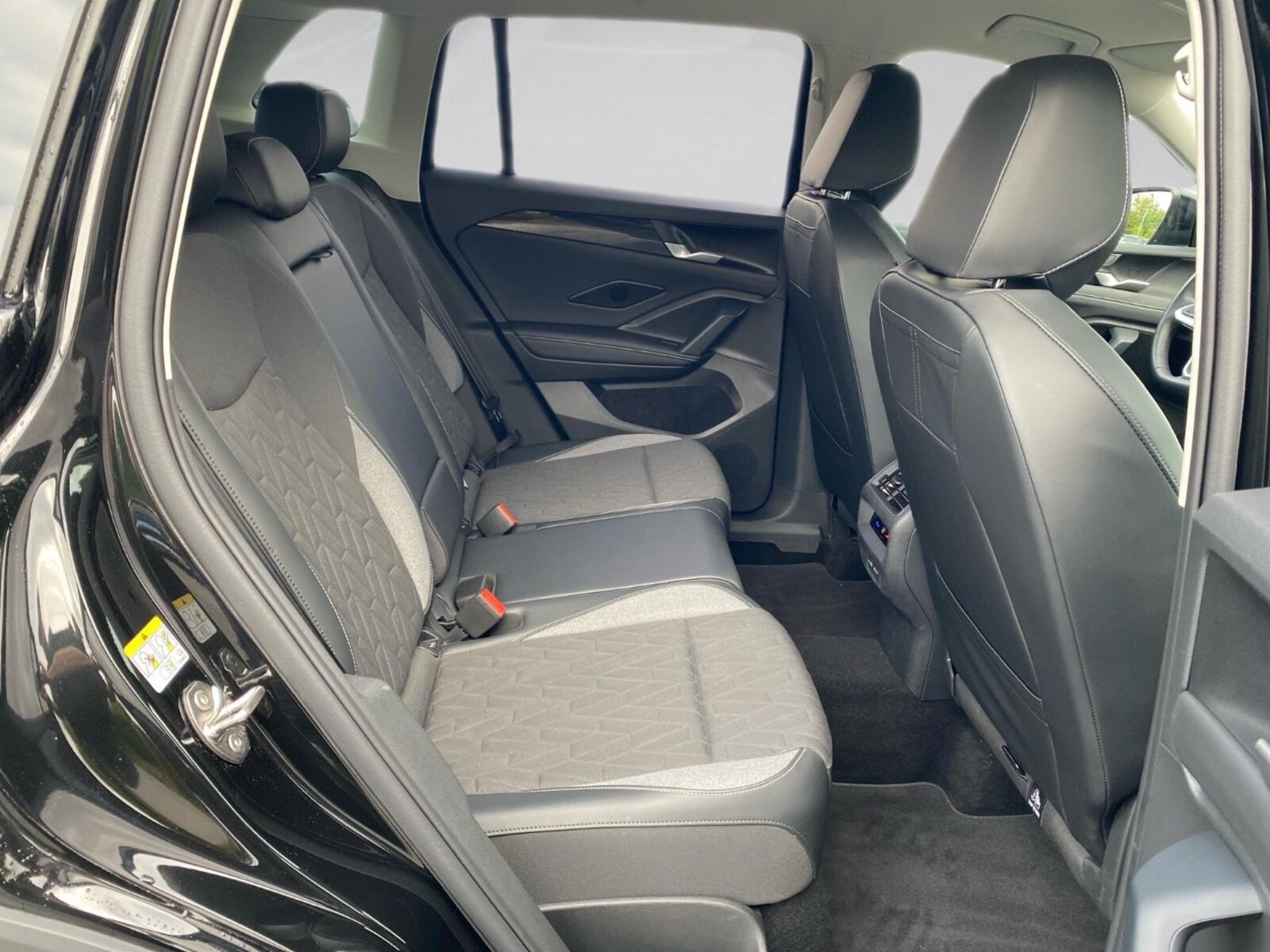 Volkswagen Tiguan – Bild 11