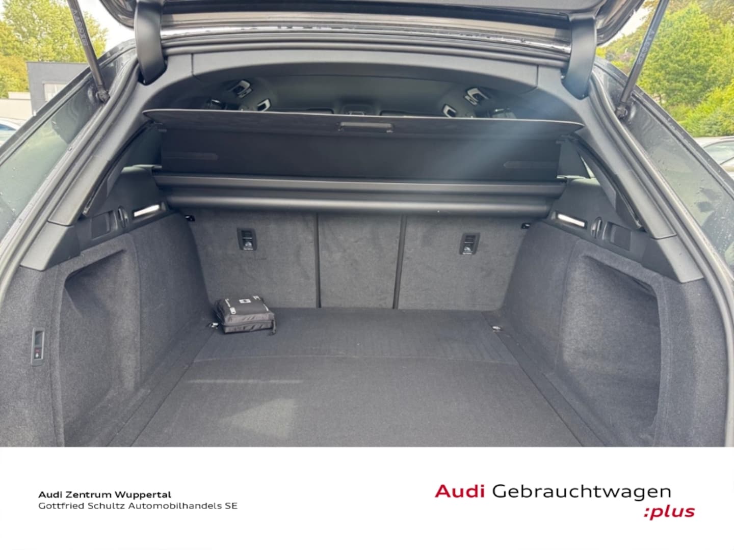Bild über Audi A4 Avant S line 40 TFSI quattro S tronic - für weitere Informationen kontaktieren Sie den Audi Partner
