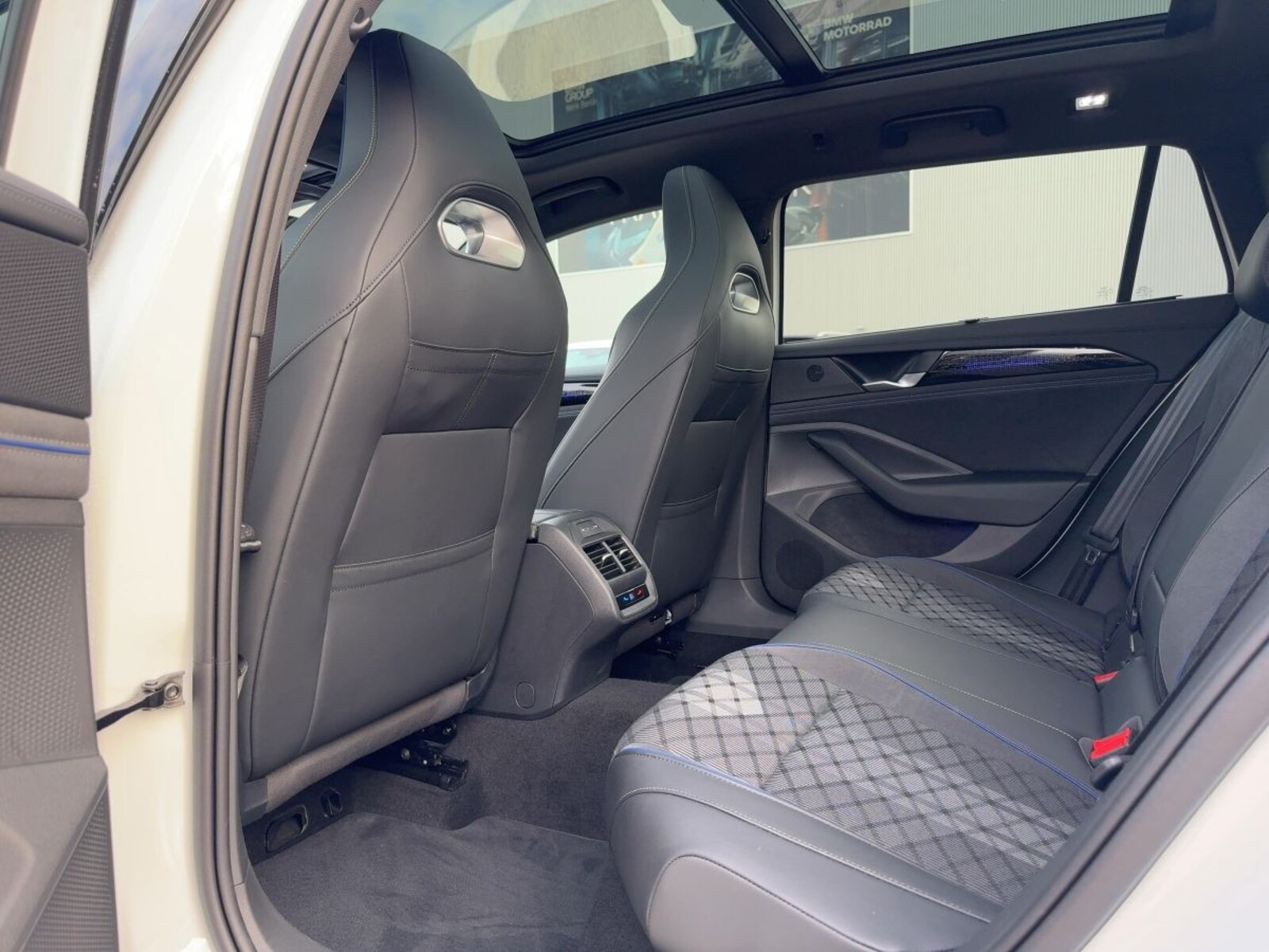 Volkswagen Passat – Bild 8