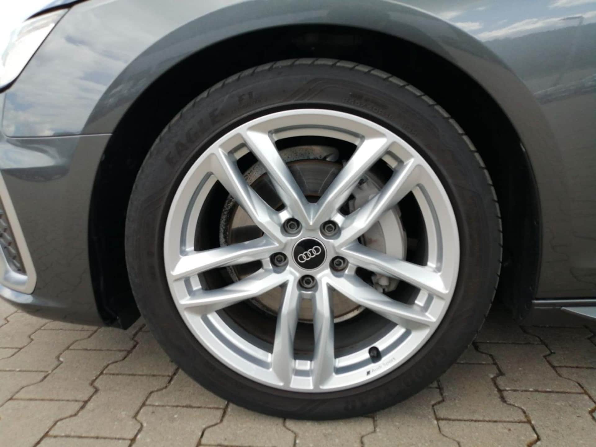 Audi A4 Avant S line