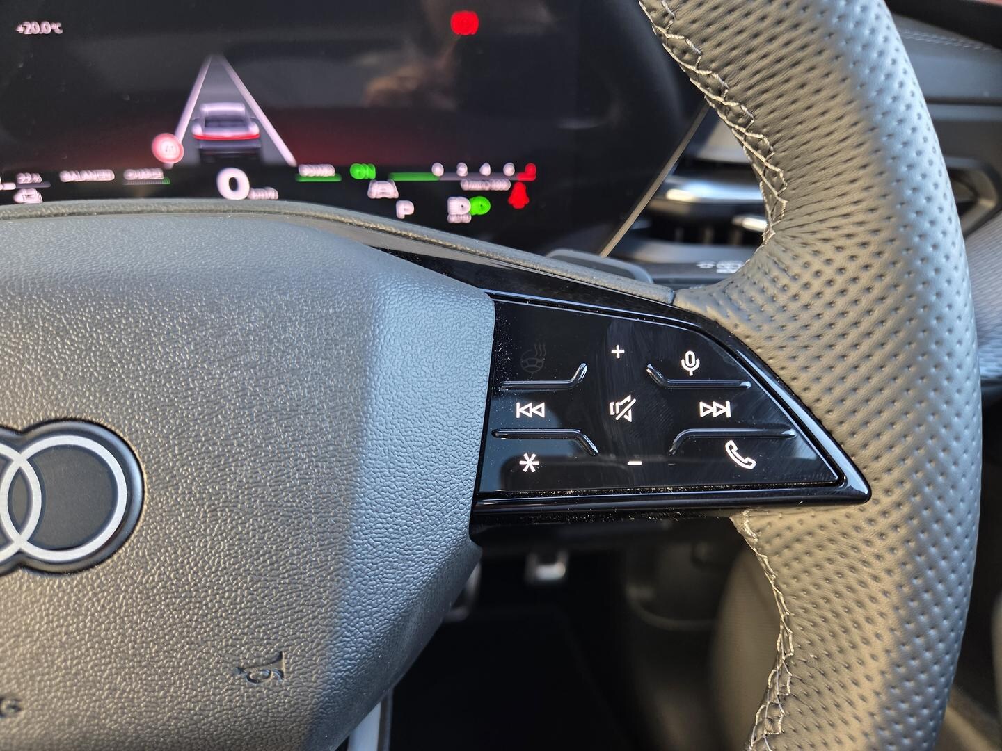 Image about Audi Q5 SUV e-hybrid quattro S tronic