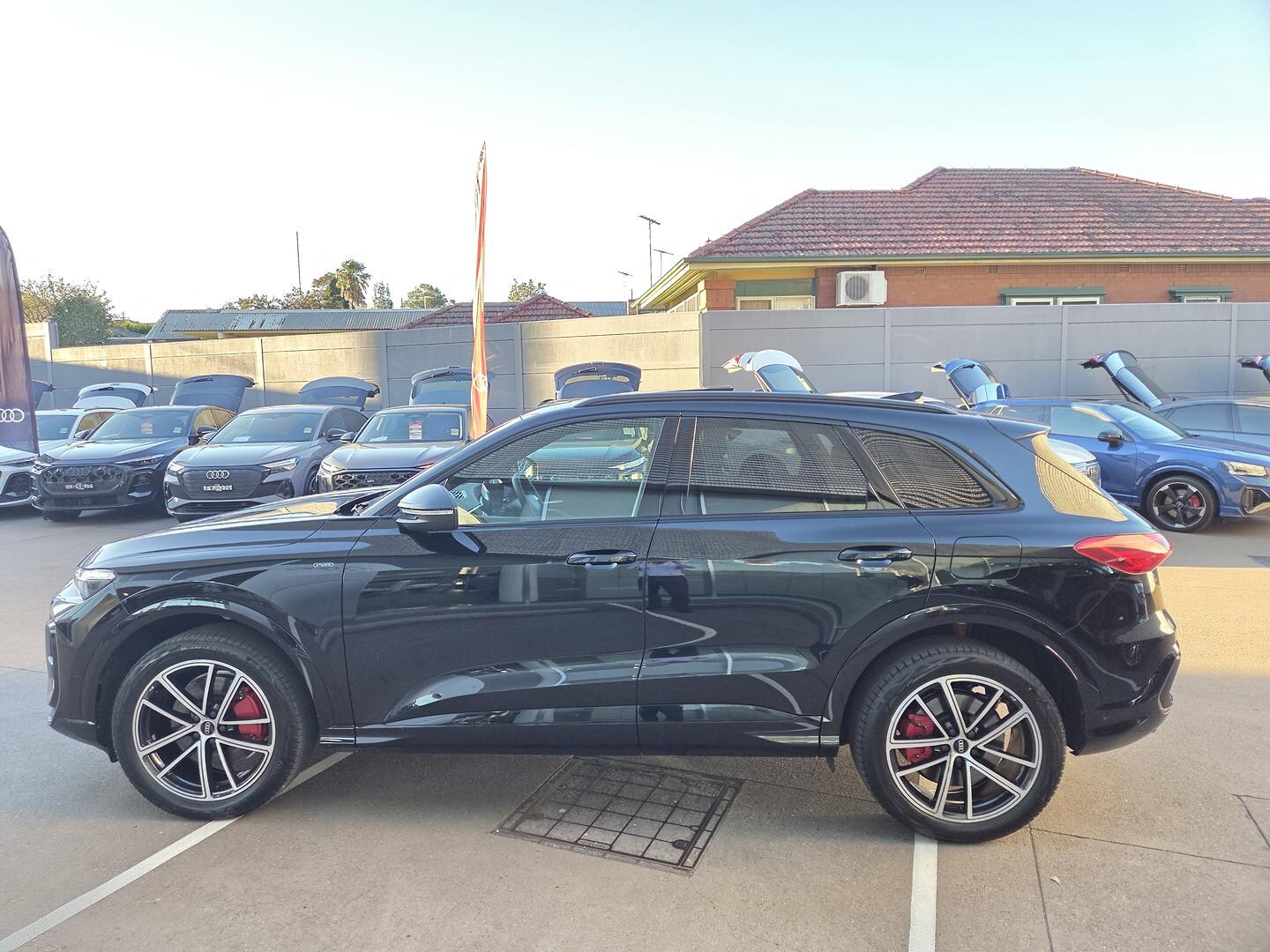 Image about Audi Q5 SUV e-hybrid quattro S tronic