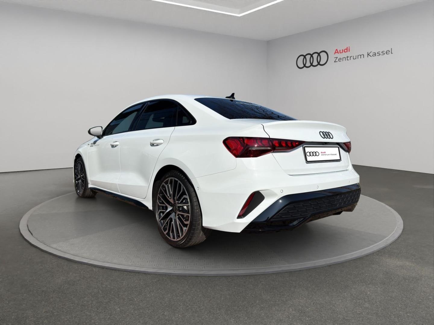 Bild über Audi A3 Limousine S line 35 TFSI 110(150) kW(PS) S tronic - für weitere Informationen kontaktieren Sie den Audi Partner