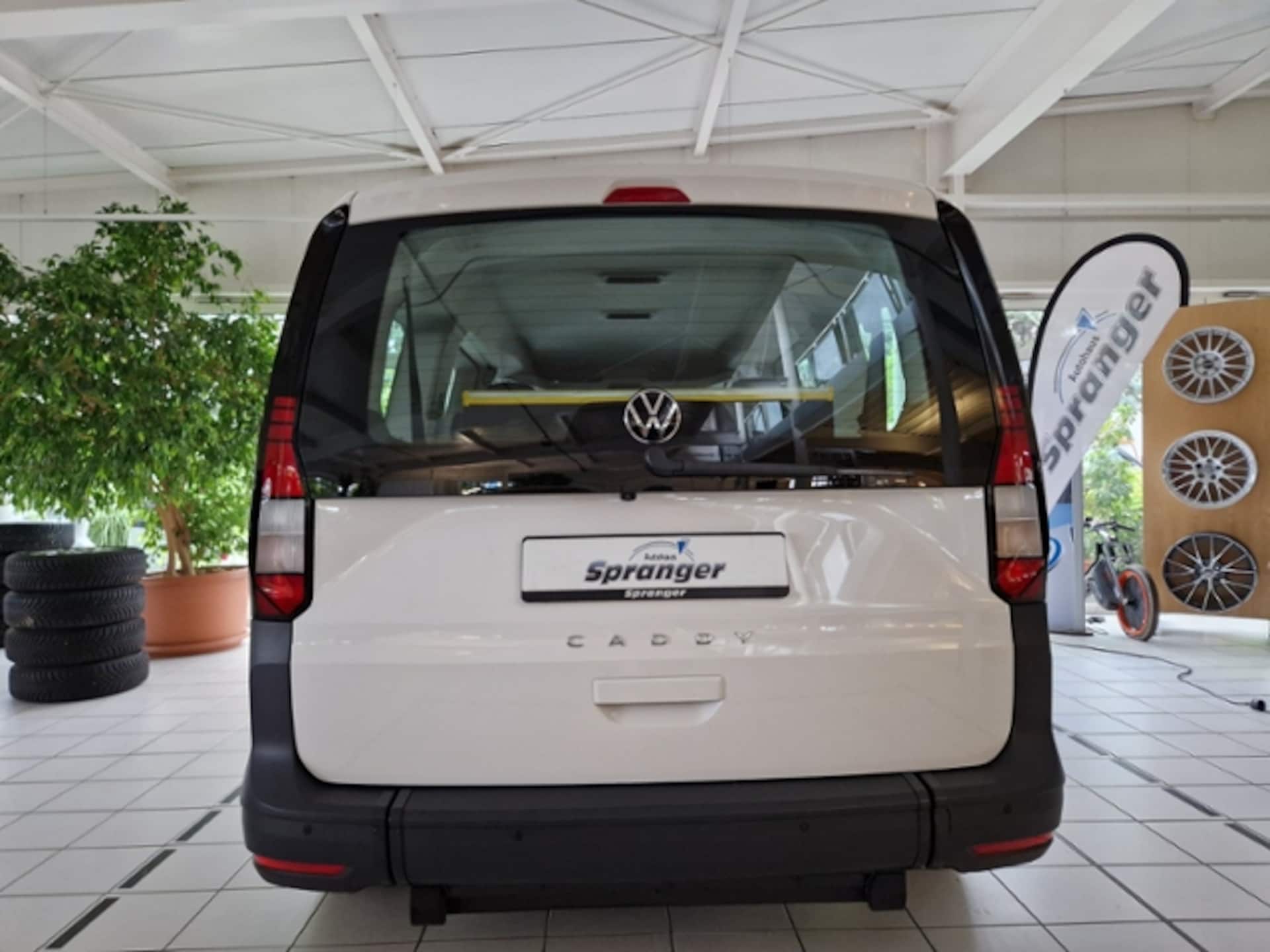 Volkswagen Caddy Maxi Basis-Modell