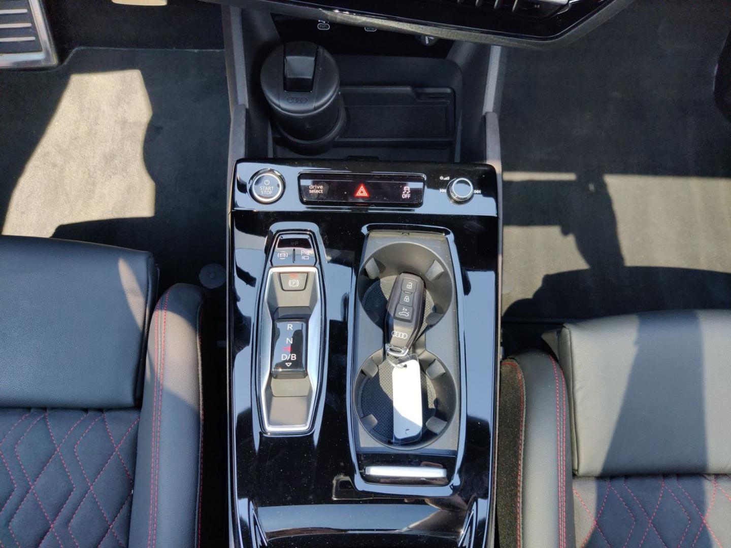 Image about Audi Q6 SUV e-tron e-tron quattro