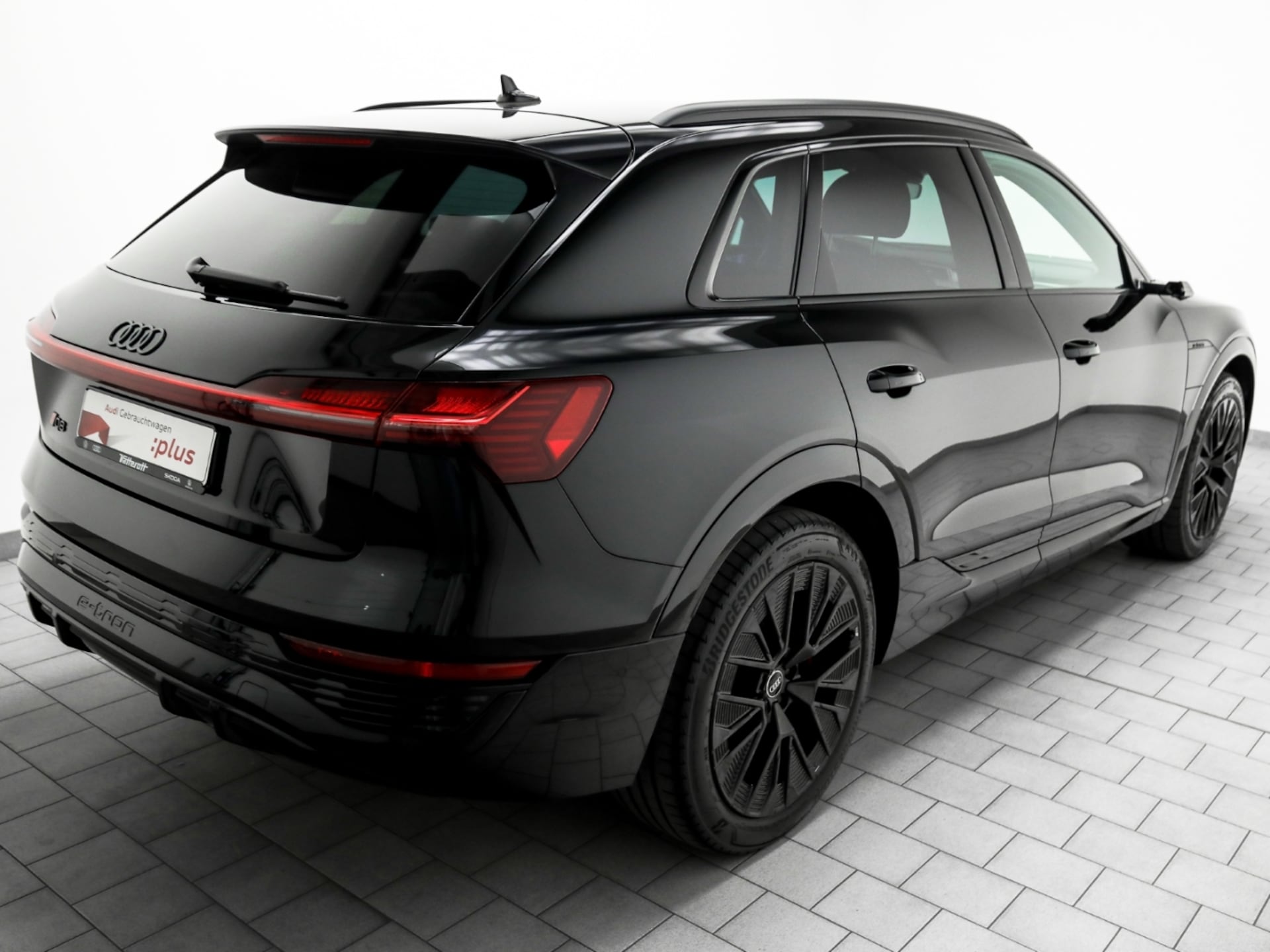 Audi Q8 e-tron S line