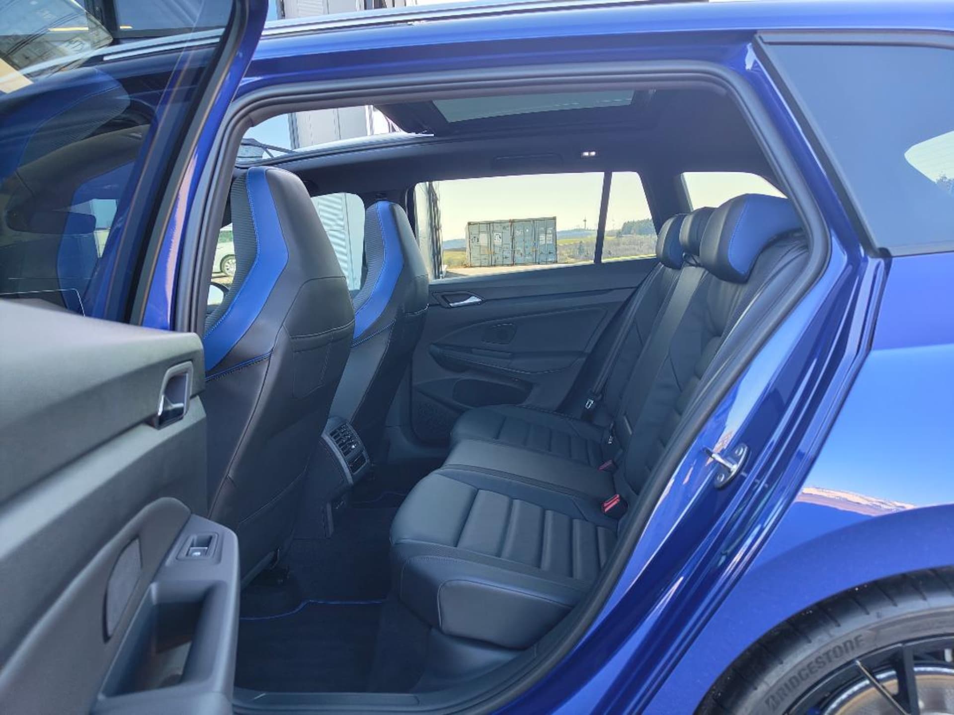 Volkswagen Golf Variant R