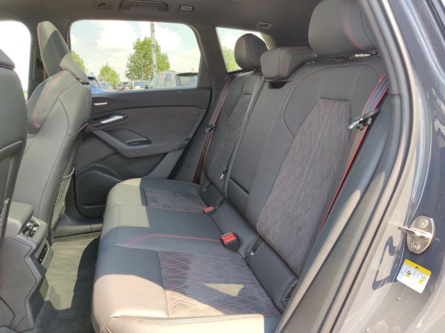 Image about Audi Q6 SUV e-tron e-tron quattro