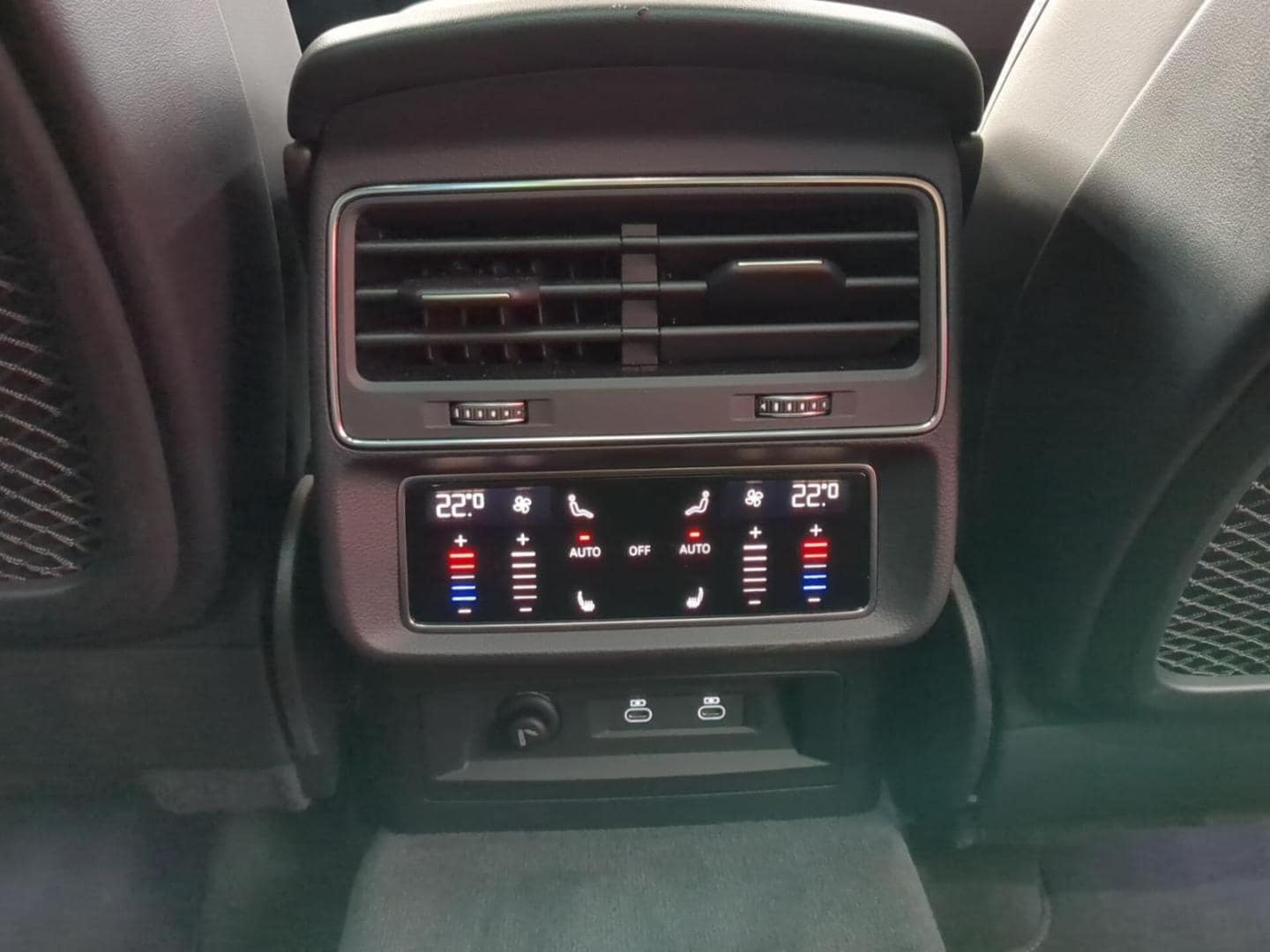 Bild über Audi Q8 SUV S line business TDI quattro 210 kW tiptronic - für weitere Informationen kontaktieren Sie den Audi Partner
