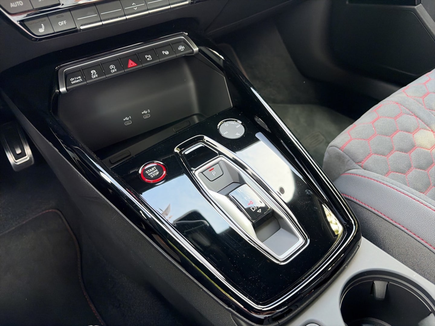 Bild über Audi RS 3 Limousine TFSI quattro 294 kW S tronic - für weitere Informationen kontaktieren Sie den Audi Partner