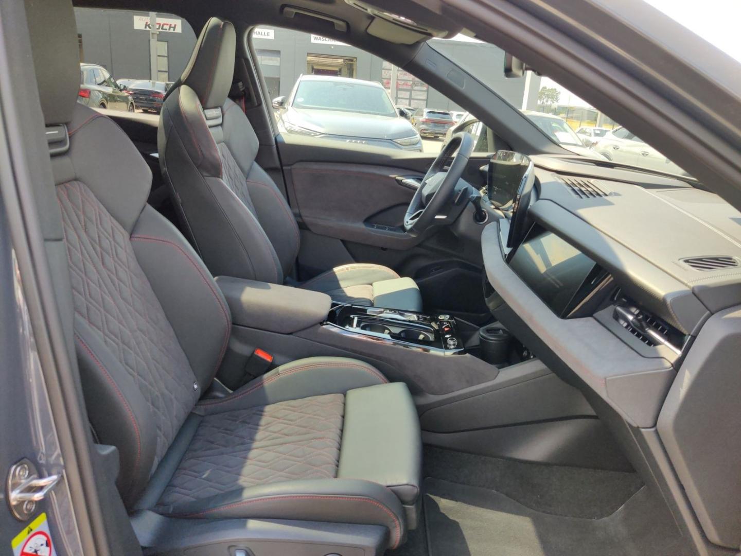 Image about Audi Q6 SUV e-tron e-tron quattro