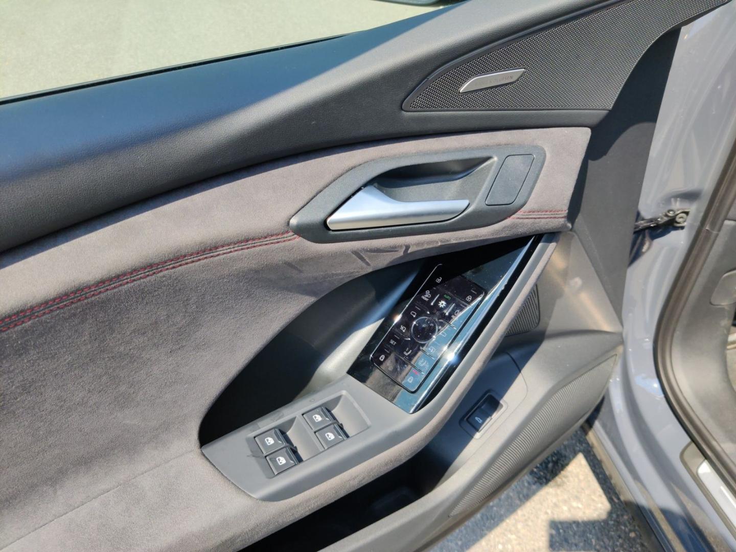 Image about Audi Q6 SUV e-tron e-tron quattro