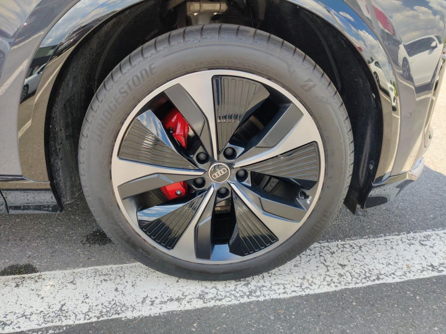 Image about Audi Q6 SUV e-tron e-tron quattro
