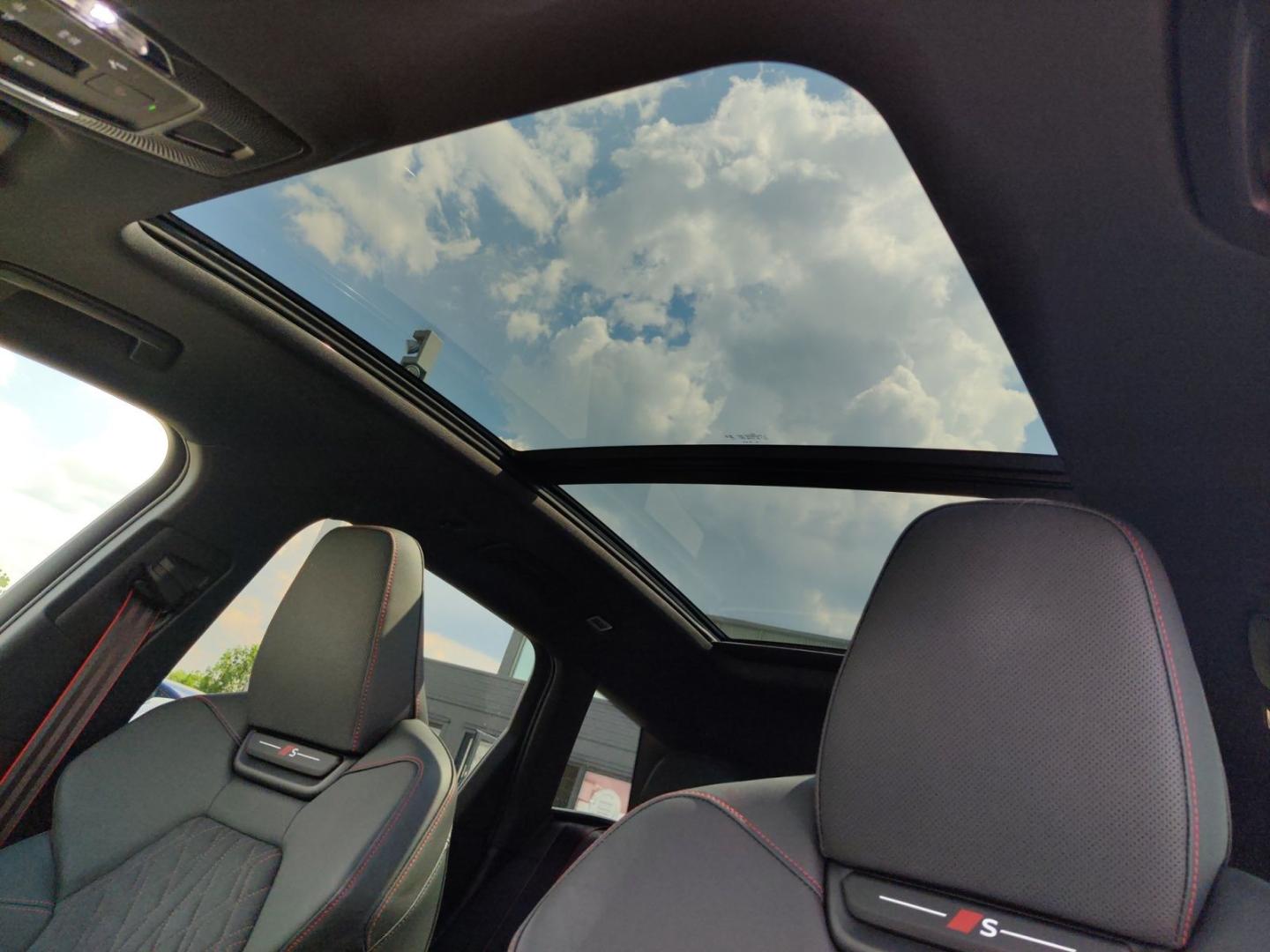 Image about Audi Q6 SUV e-tron e-tron quattro