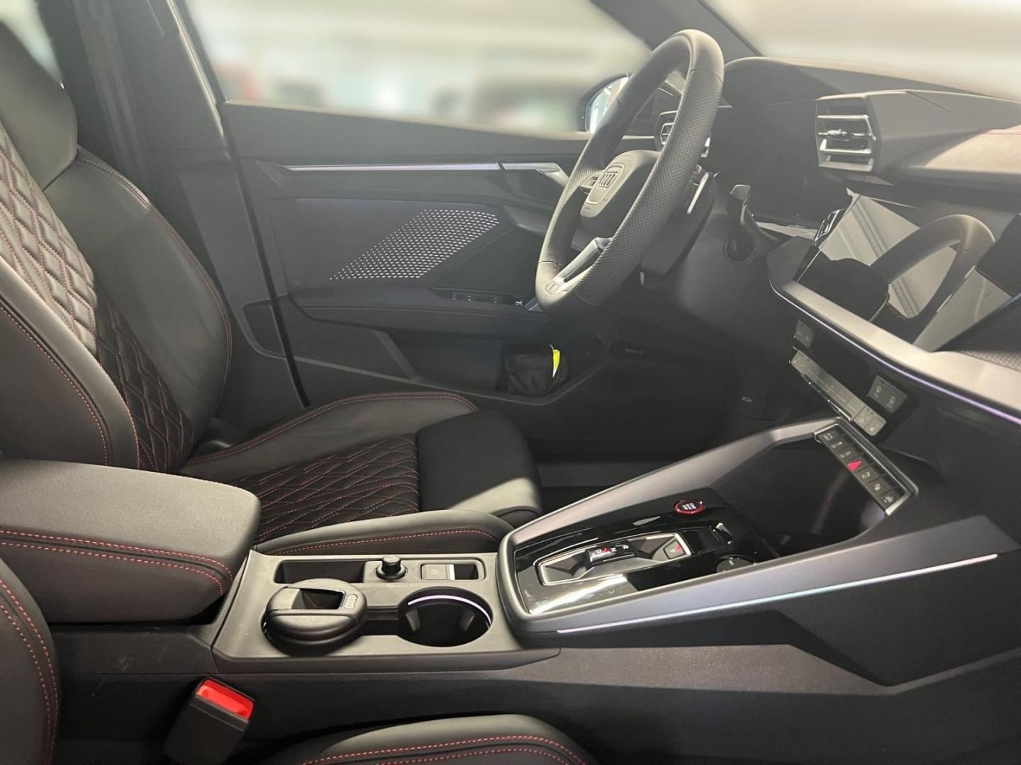 Bild über Audi S3 Sportback TFSI quattro S tronic - für weitere Informationen kontaktieren Sie den Audi Partner