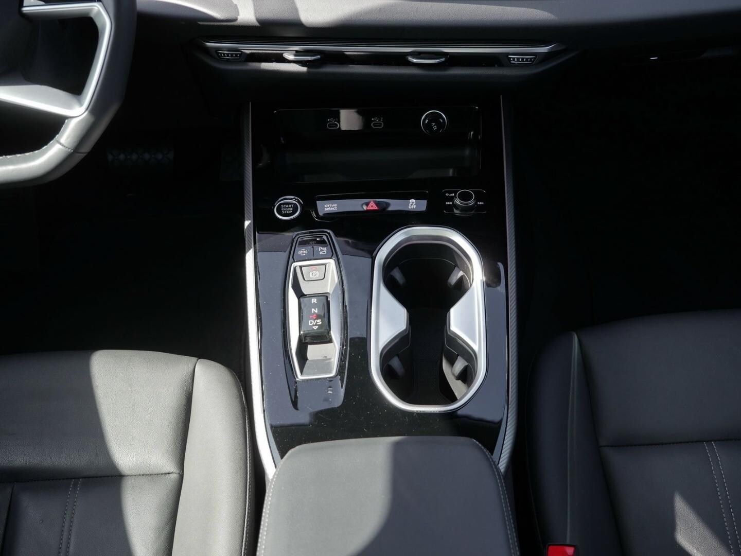 Bild über Audi A6 Avant TDI 150 kW S tronic - für weitere Informationen kontaktieren Sie den Audi Partner