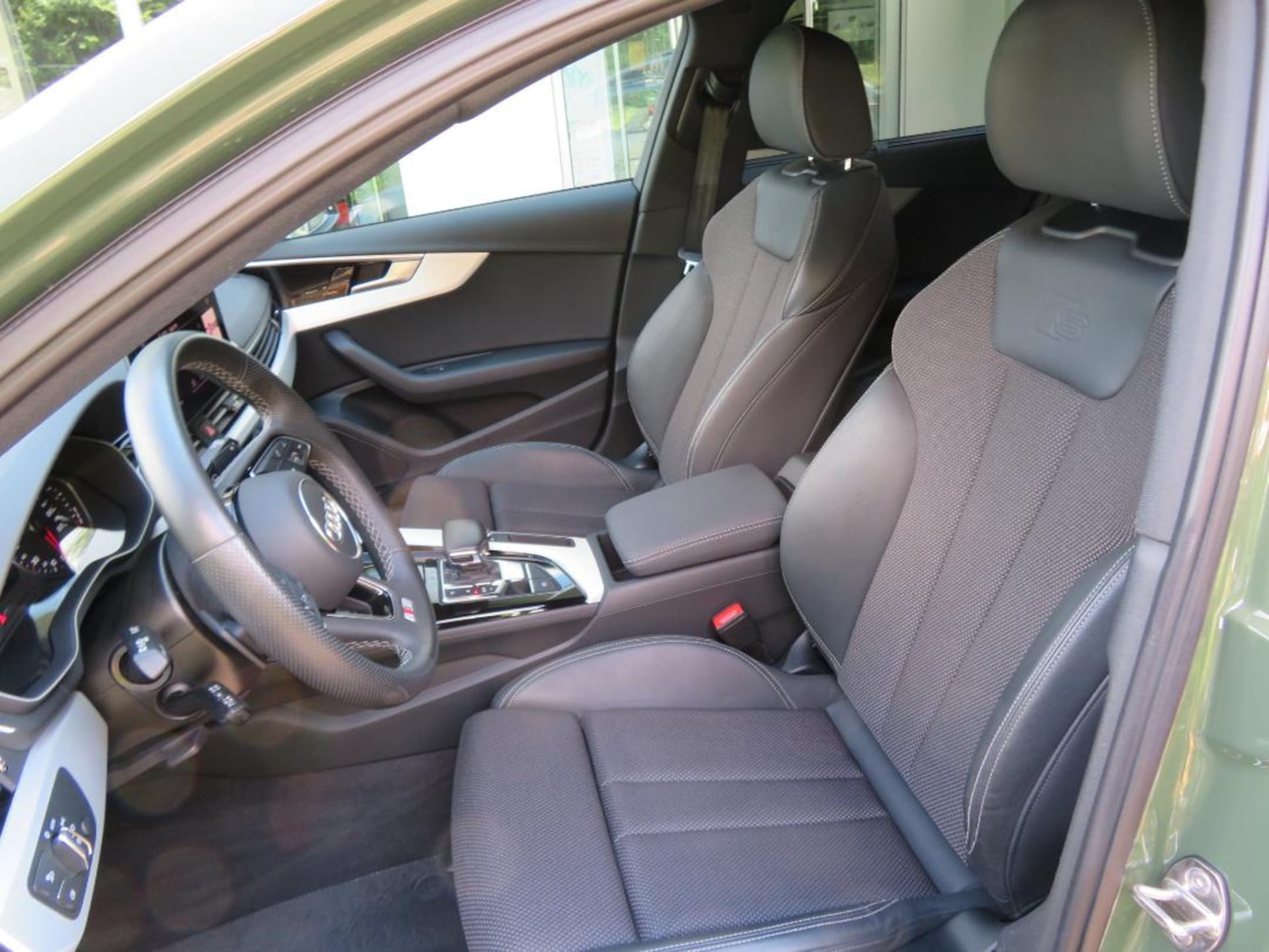 Audi A4 Avant S line