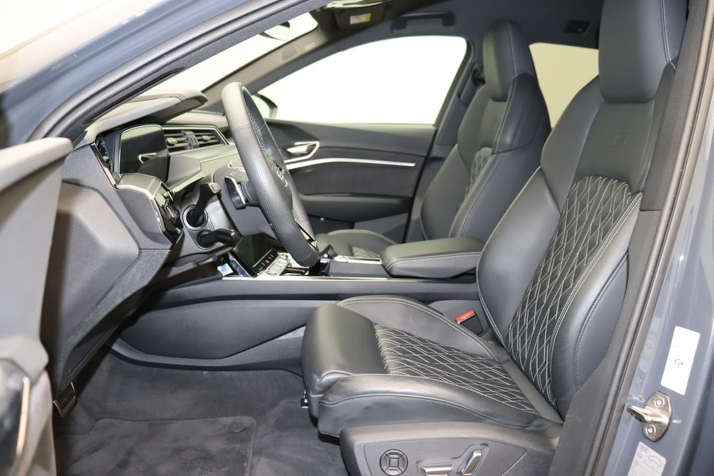 Bild über Audi Q8 e-tron advanced 55 e-tron quattro - für weitere Informationen kontaktieren Sie den Audi Partner