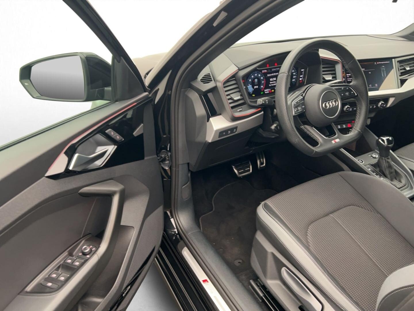 Bild über Audi A1 Sportback S line 35 TFSI S tronic - für weitere Informationen kontaktieren Sie den Audi Partner