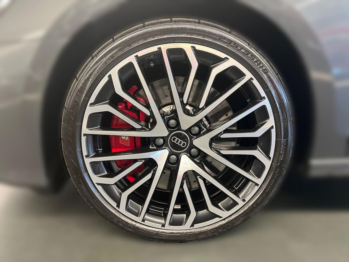 Bild über Audi S3 Sportback TFSI quattro S tronic - für weitere Informationen kontaktieren Sie den Audi Partner