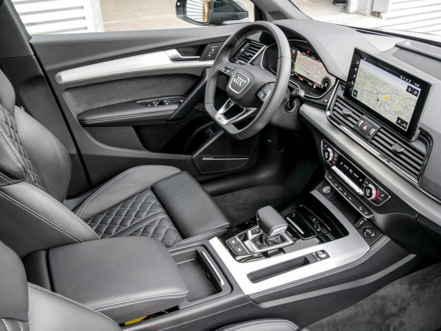 Bild über Audi Q5 TFSI e S line 55 TFSI e quattro S tronic - für weitere Informationen kontaktieren Sie den Audi Partner