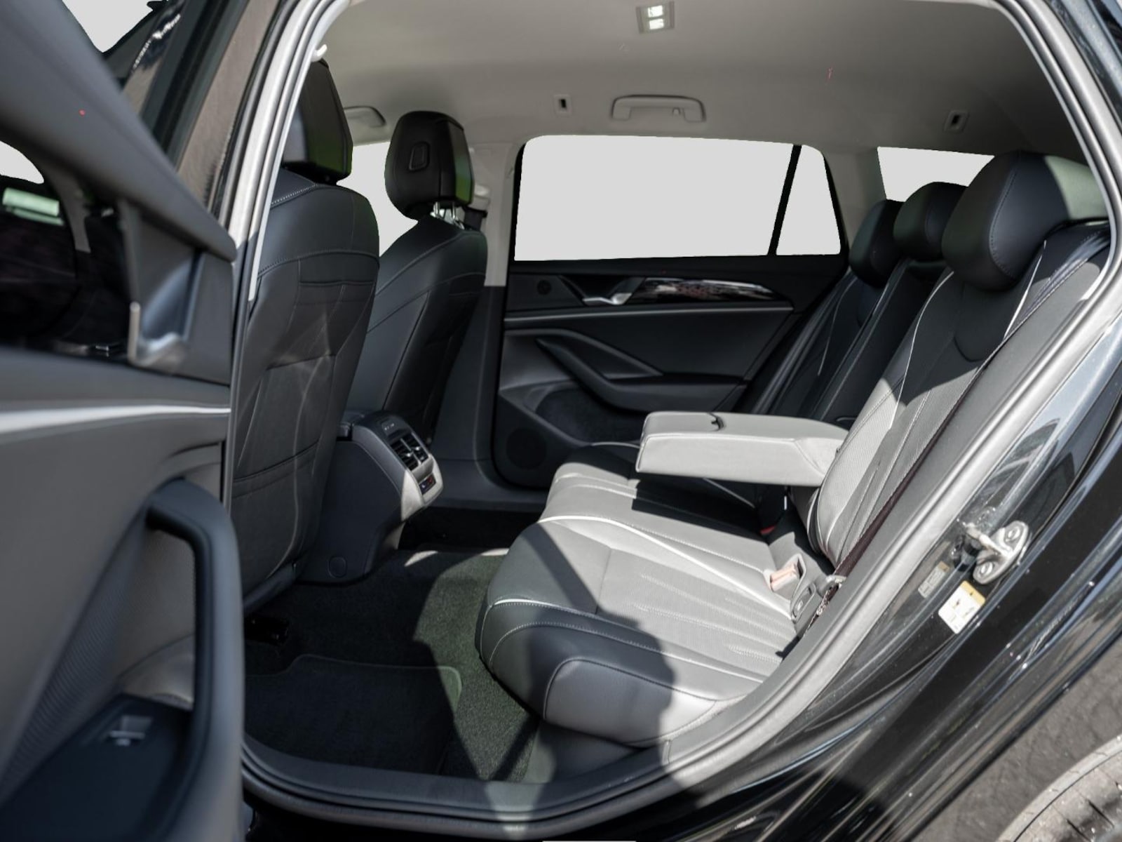 Volkswagen Passat – Bild 8