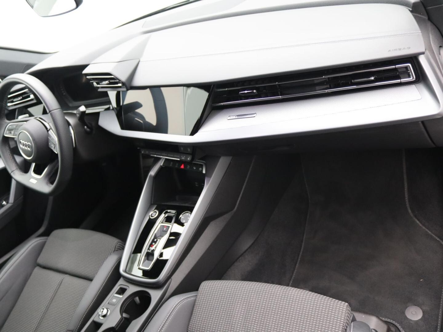 Bild über Audi A3 Sportback 30 TFSI S tronic - für weitere Informationen kontaktieren Sie den Audi Partner