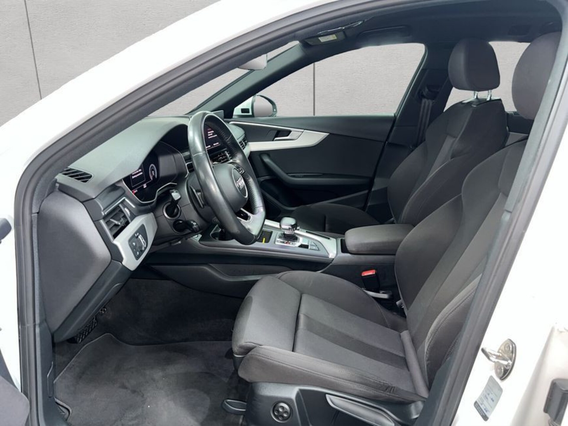 Audi A4 Avant S line
