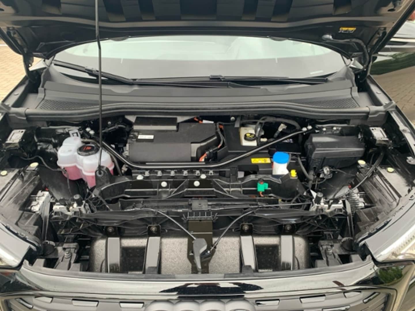 Bild über Audi Q4 Sportback e-tron 40 e-tron - für weitere Informationen kontaktieren Sie den Audi Partner