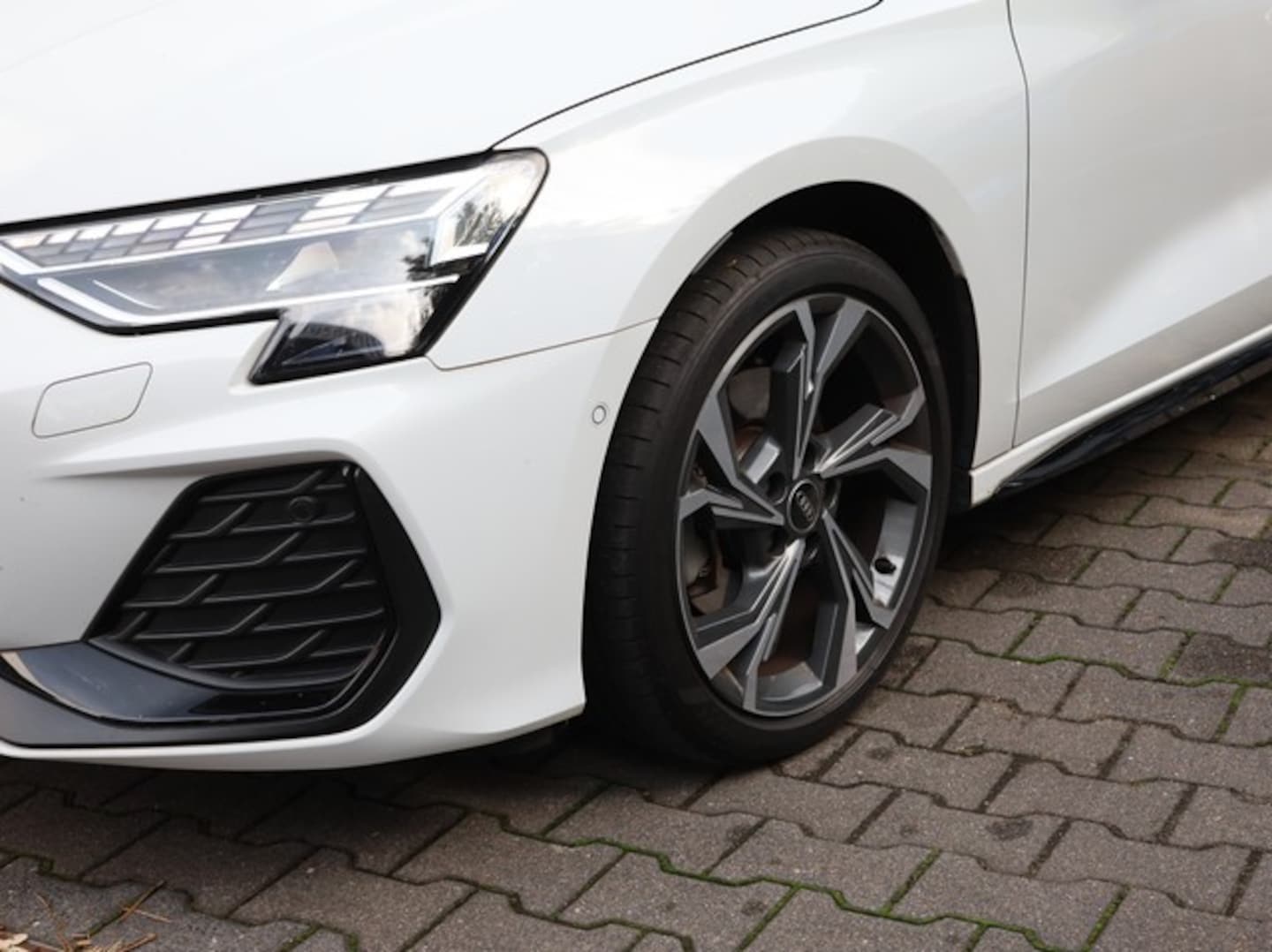 Bild über Audi A3 Sportback S line 35 TFSI S tronic - für weitere Informationen kontaktieren Sie den Audi Partner
