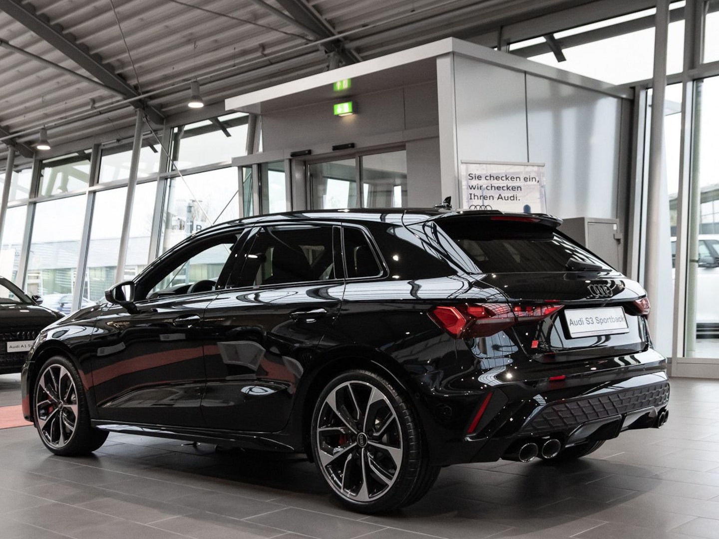 Bild über Audi S3 Sportback TFSI quattro S tronic - für weitere Informationen kontaktieren Sie den Audi Partner