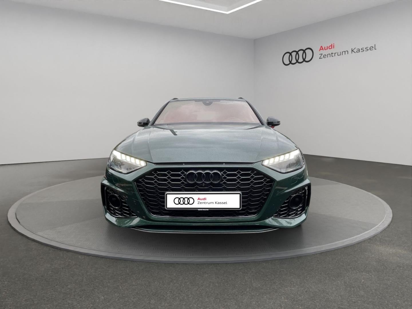 Bild über Audi RS 4 Avant TFSI quattro tiptronic - für weitere Informationen kontaktieren Sie den Audi Partner